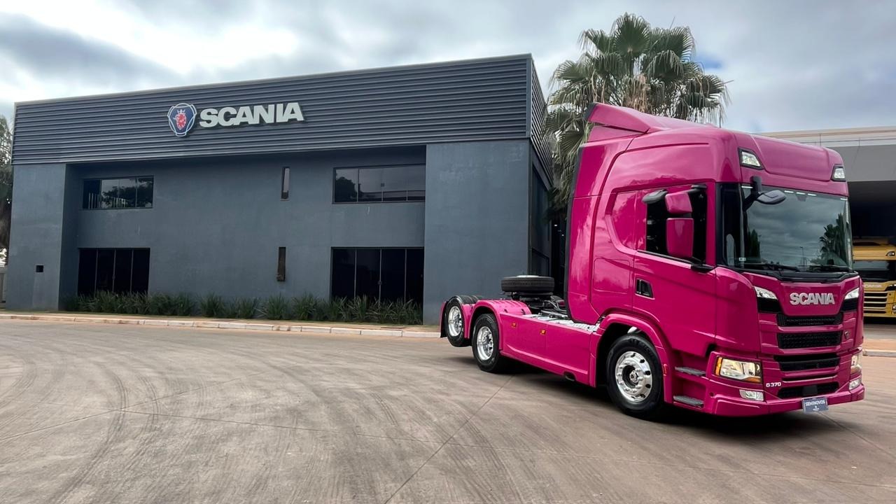 Rosa – Caminhão Scania G370 6×2